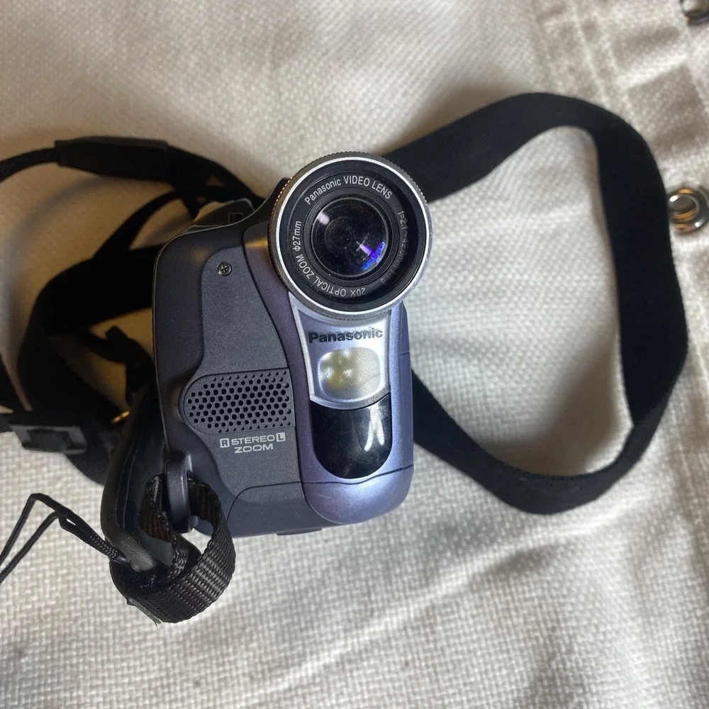 Panasonic PV-GS12 Mini DV Hybrid Camcorder No Battery/Charger- For Parts-Tested